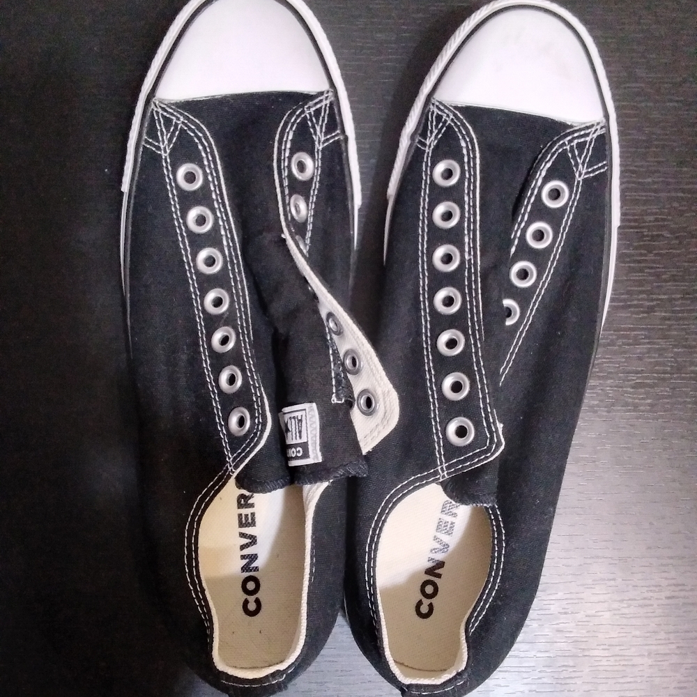 Converse All Star low top, no laces. 9.5